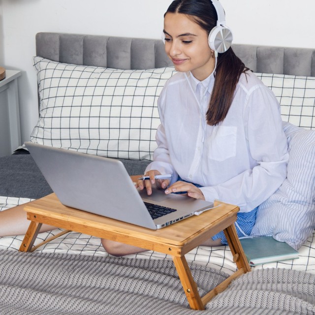 Costway Δίσκος Laptop από Μπαμπού με Ρυθμιζόμενα Πόδια και Κεκλιμένη Επιφάνεια, Φυσικό Χρώμα 20,3–26,7 x 33,0 x 53,3 cm CB11264NA