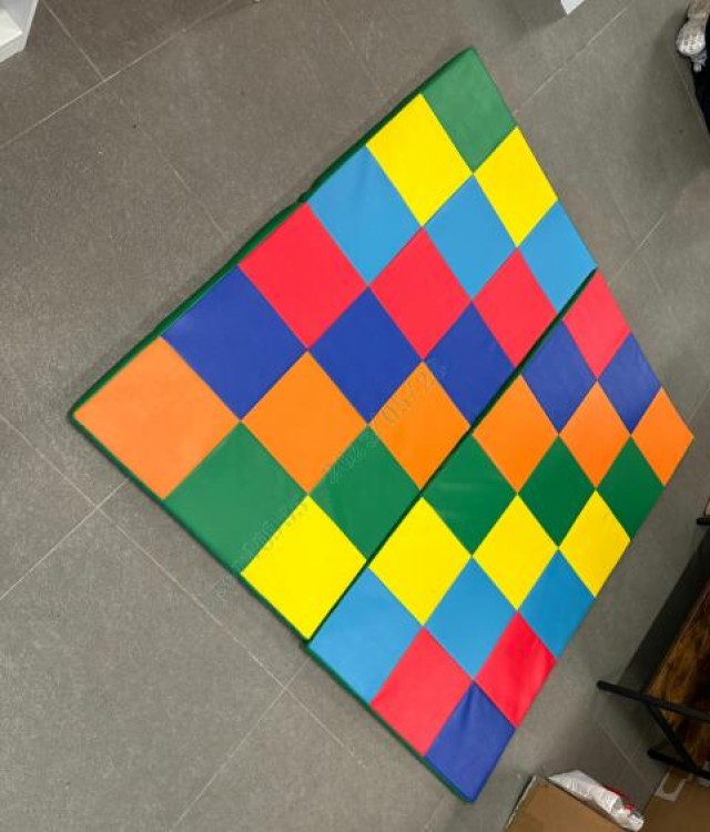 Costway Παιδικό χαλί παιχνιδιού 3,5 cm x 144 cm x 144 cm με συνθετικό δέρμα & μαλακό αφρό, μεγάλη πολύχρωμη επιδαπέδια επιφάνεια για βρέφη και νήπια FH10188CL