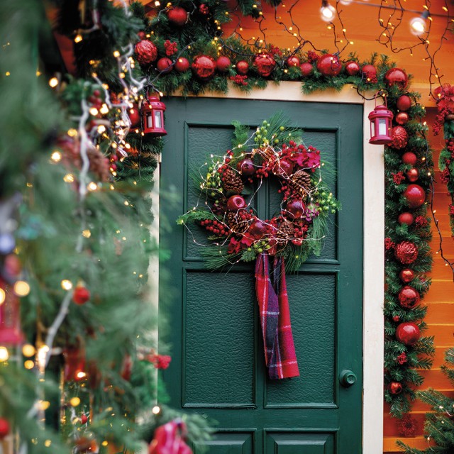 Galileo Χριστουγεννιάτικο στεφάνι 180 κλαδιά με μούρα και κουκουνάρια Μ 270 εκ Santas House 5920063