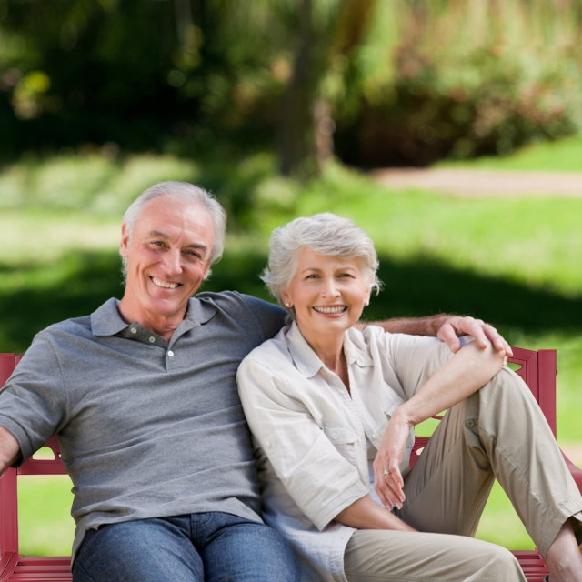 Costway Κήπος Παγκάκι 3 Θέσεων Μεταλλικό με Πλάτη Κόκκινο 127 x 60 x 88 cm OP70536