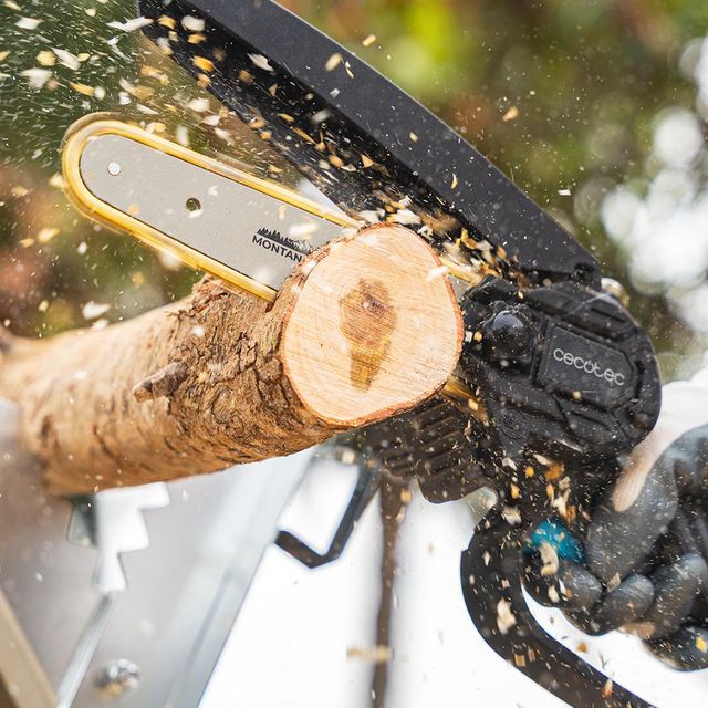 Cecotec Αλυσοπρίονο Χειρός 6 MontanaForce 6000 με κινητήρα Brushless, Μπαταρία 21V και Λίπανση με κουμπί. Περιλαμβάνει βαλιτσάκι, επιπλέον αλυσίδα και σετ αξεσουάρ. CEC-106755