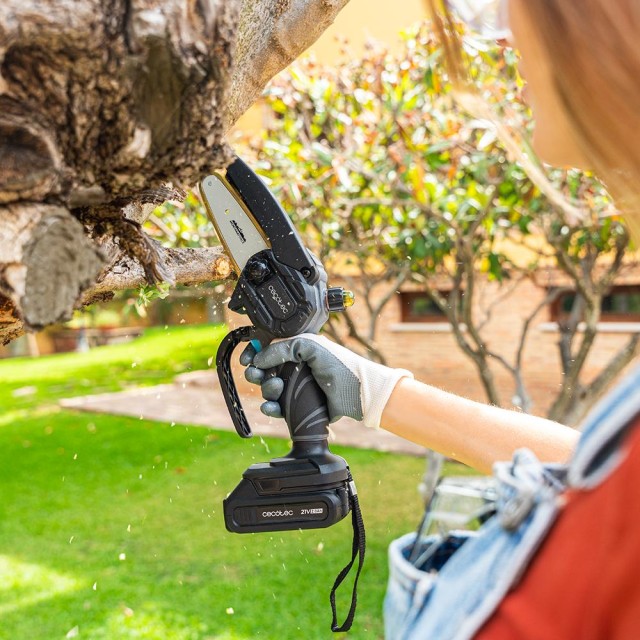 Cecotec Αλυσοπρίονο Χειρός 4 MontanaForce 4000 με Μπαταρία 21V. Λίπανση με κουμπί. Περιλαμβάνει βαλιτσάκι, επιπλέον αλυσίδα και σετ αξεσουάρ. CEC-106754