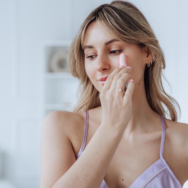 Μίνι Συσκευή Αντιγήρανσης Ματιών / Χειλιών Με Δονήσεις, Φωτοθεραπεία, Ionization και Θερμοθεραπεία Ροζ 5903003700319 BEAUTIFLY