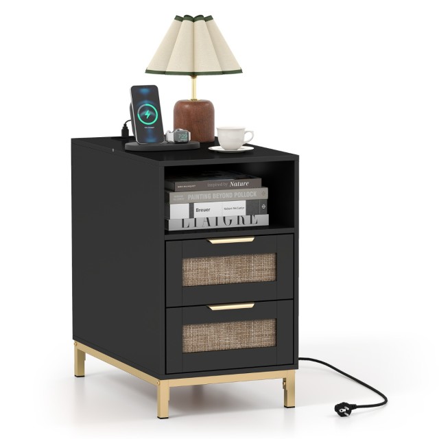 Costway Μαύρο Τραπεζάκι με Σταθμό Φόρτισης & 2 Συρτάρια από Ρατάν & Ξύλο - Κομοδίνο/Τραπέζι Καναπέ 61 cm x 60 cm x 35 cm JV13070DE-BK