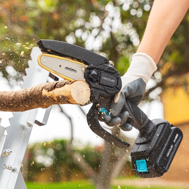 Cecotec Αλυσοπρίονο  Χειρός  4 MontanaForce 4000  με Μπαταρία 21V. Λίπανση με κουμπί. Περιλαμβάνει βαλιτσάκι, επιπλέον αλυσίδα και σετ αξεσουάρ. CEC-106754