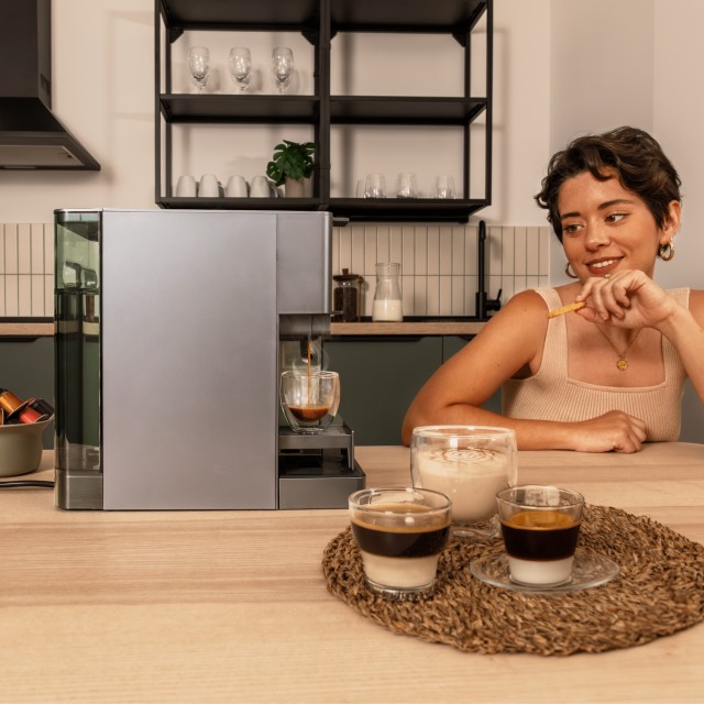 CECOTEC  Καφετιέρα FreeStyle Latte T 4 σε 1 με Δοχείο Γάλακτος - Συμβατή με Αλεσμένο Καφέ, Dolce Gusto, Nespresso και K-fee  CEC-100007