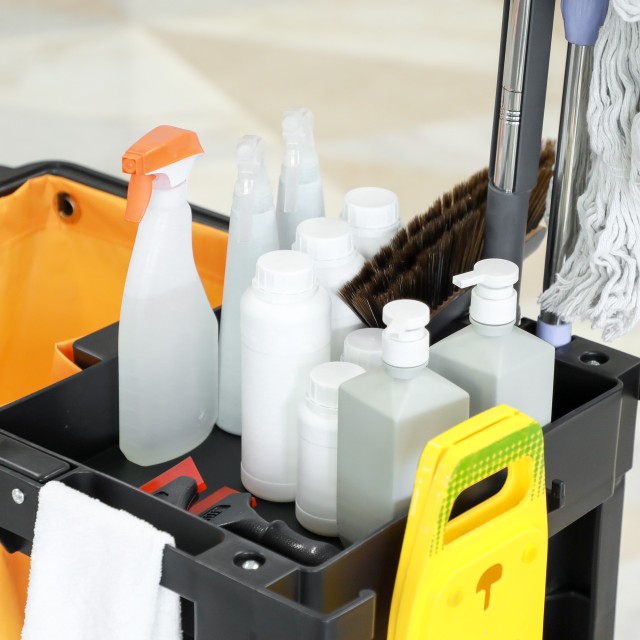 HOMCOM Καρότσι Καθαρισμού με 3 Ράφια με Γάντζους και Σάκο 100L 121x50.5x96.5 cm Μαύρο Κίτρινο και Γκρι 720-004V00BK