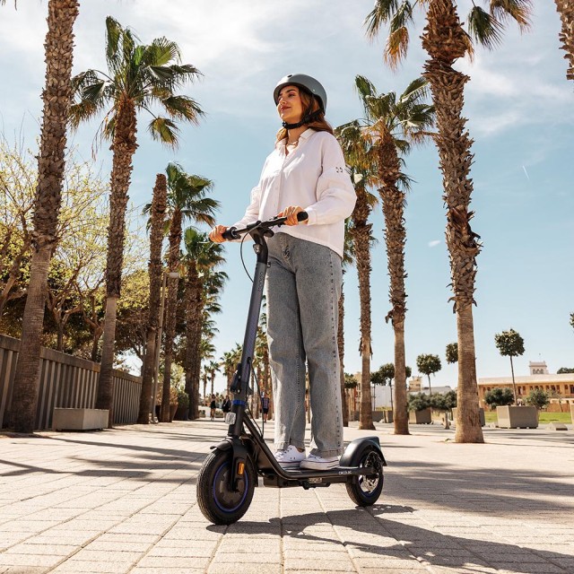 CECOTEC  Ηλεκτρικό Πατίνι Bongo D20 XL Connected με Ισχύ 630 W, Αυτονομία 20 χλμ & Συμβατότητα με Εφαρμογή Κινητού  CEC-07356