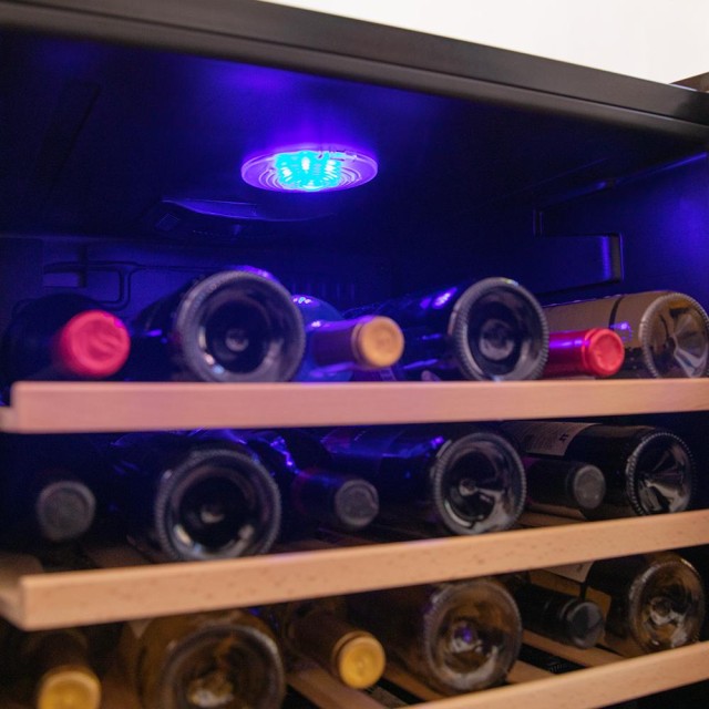 CECOTEC Συντηρητής Κρασιών Bolero GrandSommelier 4850 Μαύρo με Συμπιεστή, Χωρητικότητα 48 Φιαλών, Ρυθμιζόμενη Θερμοκρασία και Εσωτερικό LED Φωτισμό CEC-100095