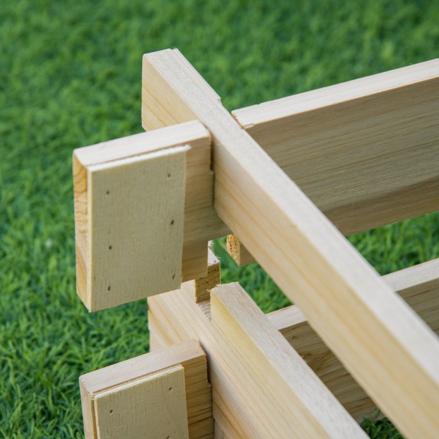 Κρεβάτι Outsunny για λαχανόκηπο και κήπο από ξύλο ελάτης, διάταξη χωρίς βίδα, 100x100x16 cm 845-654