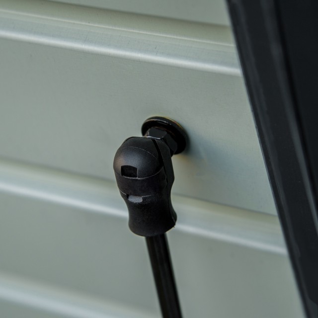 Outsunny Πάγκος αποθήκευσης εξωτερικού χώρου με κλειδί, στήθος κήπου από ατσάλι 120x62x62cm - Γκρι 84B-459V01